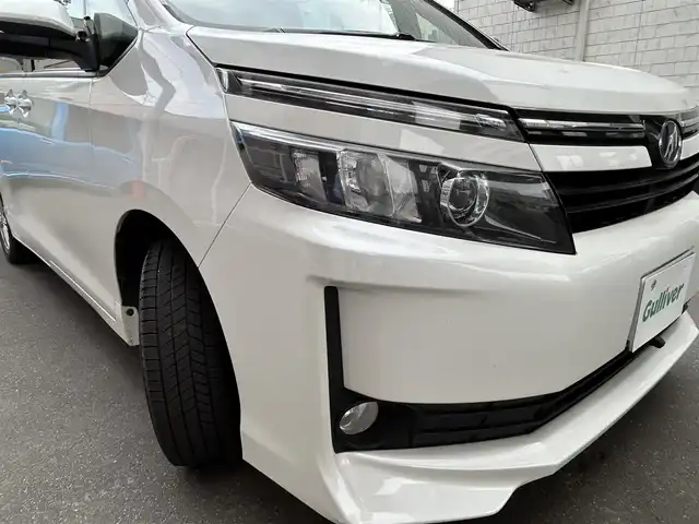 トヨタ ヴォクシー X 道央・札幌 2016(平28)年 8.5万km ホワイトパールクリスタルシャイン ４WD /バックカメラ/ドライブレコーダー（前後）/純正ナビ(TV/BT/FM/AM/CD/DVD)/ステアリングスイッチ/純正フロアマット/純正ドアバイザー/電格ミラー/オートライト/ETC/プリクラッシュセーフティ/オートハイビーム/横滑り防止/ワイパーデアイサー