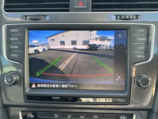 フォルクスワーゲン ゴルフ オールトラック 富山県 2015(平27)年 7.6万km 白 ４WD/ルーフレール/スマートキー×２/メーカーオプションメモリーナビ/DVD/BT/バックカメラ/ビルトインETC/衝突安全ブレーキ/プッシュスタート/パドルシフト/レーダークルコン/革巻きステアリング/ステアリングスイッチ/電動Pブレーキ/純正１７インチAW/アイドリングストップ/横滑り防止装置/純正フロアマット/電格ウィンカーミラー/HIDヘッドライト/フォグ/バックフォグ/ドアミラーヒーター/保証書・取説・ナビ取説