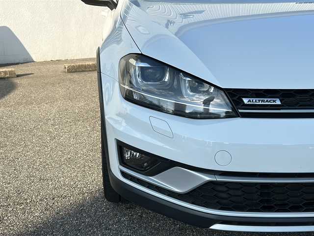 フォルクスワーゲン ゴルフ オールトラック 富山県 2015(平27)年 7.6万km 白 ４WD/ルーフレール/スマートキー×２/メーカーオプションメモリーナビ/DVD/BT/バックカメラ/ビルトインETC/衝突安全ブレーキ/プッシュスタート/パドルシフト/レーダークルコン/革巻きステアリング/ステアリングスイッチ/電動Pブレーキ/純正１７インチAW/アイドリングストップ/横滑り防止装置/純正フロアマット/電格ウィンカーミラー/HIDヘッドライト/フォグ/バックフォグ/ドアミラーヒーター/保証書・取説・ナビ取説
