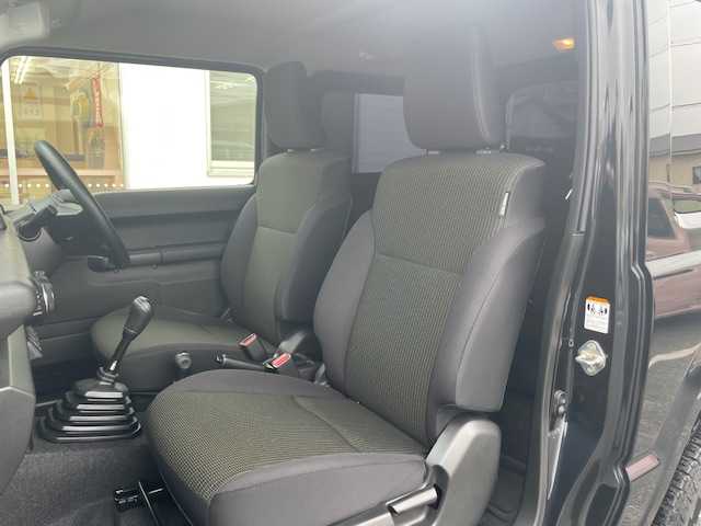 スズキ ジムニー XL 三重県 2023(令5)年 0.4万km ブルーイッシュブラックパール3 セーフティサポート/・デュアルセンサーブレーキサポート/・車線逸脱警報機能/・ふらつき警報機能/・先行車発進お知らせ機能/・標識認識機能/・ハイビームアシスト/1オーナー/4WD/ターボ/アイドリングストップ/社外ナビゲーション/【CD/DVD】/バックカメラ/D/N席シートヒーター/オートライト/背面タイヤ/プッシュスタート/スマートキー/スペアキー/純正フロアマット