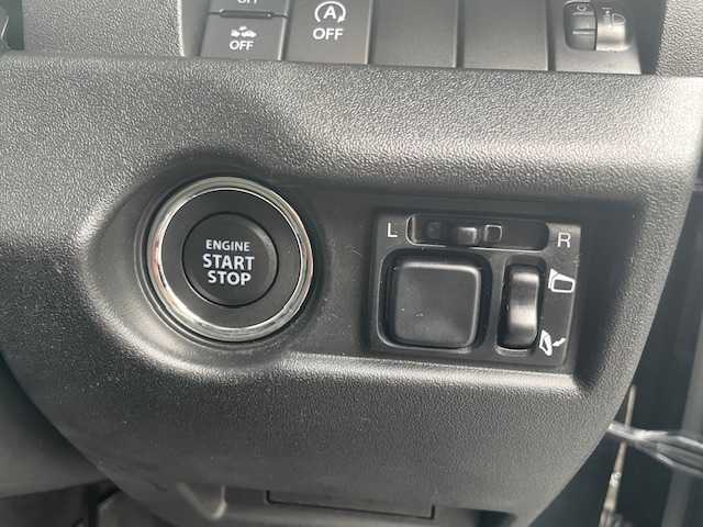 スズキ ジムニー XL 三重県 2023(令5)年 0.4万km ブルーイッシュブラックパール3 セーフティサポート/・デュアルセンサーブレーキサポート/・車線逸脱警報機能/・ふらつき警報機能/・先行車発進お知らせ機能/・標識認識機能/・ハイビームアシスト/1オーナー/4WD/ターボ/アイドリングストップ/社外ナビゲーション/【CD/DVD】/バックカメラ/D/N席シートヒーター/オートライト/背面タイヤ/プッシュスタート/スマートキー/スペアキー/純正フロアマット
