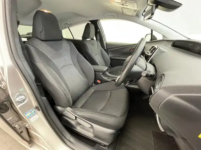 トヨタ プリウス Sセーフティプラス 滋賀県 2016(平28)年 13.5万km スティールブロンドM 純正ナビ/CD/DVD/Bluetooth/フルセグテレビ/バックカメラ/ビルトインETC/セーフティセンスP/・プリクラッシュセーフティ/・レーンディパーチャーアラート/・オートマチックハイビーム/・レーダークルーズコントロール/クリアランスソナー/ヘッドアップディスプレイ/LEDヘッドライト/フォグランプ/オートライト/プッシュスタート /スマートキー/スペアキー/純正フロアマット