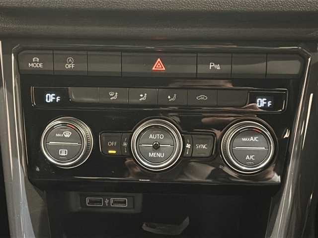 フォルクスワーゲン Ｔ－ロック TDI スポーツ 新潟県 2020(令2)年 1.4万km ラベンナブルーメタリック VWオールインセーフティ/・アダプティブクルーズコントロール/・レーンキープアシスト/・ハイビームアシスト/・パークディスタンスコントロール/・プリクラッシュブレーキシステム/・ブラインドスポットディテクション/・リヤトラフィックアラート/・プロアクティブ・オーキュパント・プロテクション/純正インフォテイメントシステム（ナビ/TV/DVD/BT)/リヤビューカメラ/デジタルメータークラスター/ポストコリジョンブレーキシステム/純正18インチAW/純正フロアマット/LEDヘッドライト＆フォグランプ/オートホールド/インテリアアンビエントライト/2.0ETC