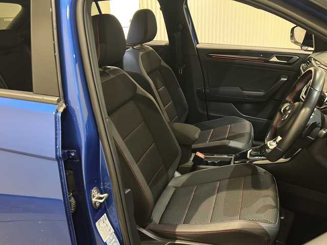 フォルクスワーゲン Ｔ－ロック TDI スポーツ 新潟県 2020(令2)年 1.4万km ラベンナブルーメタリック VWオールインセーフティ/・アダプティブクルーズコントロール/・レーンキープアシスト/・ハイビームアシスト/・パークディスタンスコントロール/・プリクラッシュブレーキシステム/・ブラインドスポットディテクション/・リヤトラフィックアラート/・プロアクティブ・オーキュパント・プロテクション/純正インフォテイメントシステム（ナビ/TV/DVD/BT)/リヤビューカメラ/デジタルメータークラスター/ポストコリジョンブレーキシステム/純正18インチAW/純正フロアマット/LEDヘッドライト＆フォグランプ/オートホールド/インテリアアンビエントライト/2.0ETC