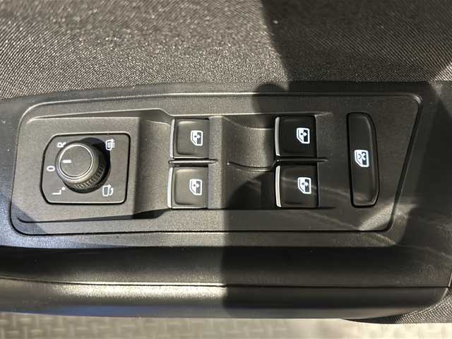フォルクスワーゲン Ｔ－ロック TDI スポーツ 新潟県 2020(令2)年 1.4万km ラベンナブルーメタリック VWオールインセーフティ/・アダプティブクルーズコントロール/・レーンキープアシスト/・ハイビームアシスト/・パークディスタンスコントロール/・プリクラッシュブレーキシステム/・ブラインドスポットディテクション/・リヤトラフィックアラート/・プロアクティブ・オーキュパント・プロテクション/純正インフォテイメントシステム（ナビ/TV/DVD/BT)/リヤビューカメラ/デジタルメータークラスター/ポストコリジョンブレーキシステム/純正18インチAW/純正フロアマット/LEDヘッドライト＆フォグランプ/オートホールド/インテリアアンビエントライト/2.0ETC