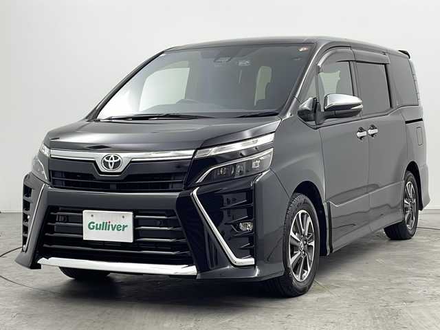 トヨタ ヴォクシー ZS 煌Ⅱ 三重県 2020(令2)年 4.5万km ブラック 禁煙車/純正10型ナビ（NSZN-Z68T）/AM/FM/CD/DVD/BT/フルセグTV/バックカメラ/純正フリップダウンモニター /両側パワースライドドア/トヨタセーフティーセンス/プリクラッシュセーフティ/クルーズコントロール/クリアランスソナー /オートライト/オートハイビーム/LEDヘッドライト/前後ドライブレコーダー/電動格納ウインカーミラー