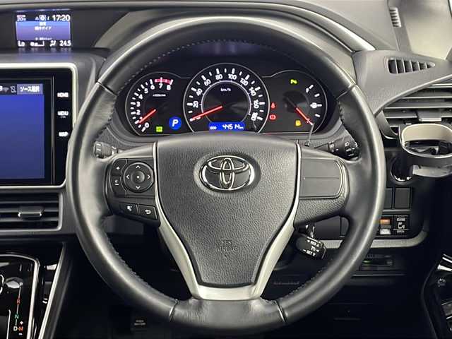 トヨタ ヴォクシー ZS 煌Ⅱ 三重県 2020(令2)年 4.5万km ブラック 禁煙車/純正10型ナビ（NSZN-Z68T）/AM/FM/CD/DVD/BT/フルセグTV/バックカメラ/純正フリップダウンモニター /両側パワースライドドア/トヨタセーフティーセンス/プリクラッシュセーフティ/クルーズコントロール/クリアランスソナー /オートライト/オートハイビーム/LEDヘッドライト/前後ドライブレコーダー/電動格納ウインカーミラー