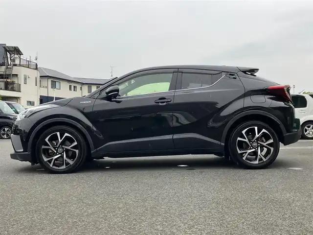 トヨタ Ｃ－ＨＲ G 静岡県 2018(平30)年 3.2万km ブラックマイカ エンジンスタートボタン/パワーウィンドウ/パワーステアリング/アイドリングストップ/スマートキー/スペアキー/オートエアコン/クルーズコントロール/純正ETC/バックカメラ/7インチメモリナビ（CD.DVD.BT.フルセグ）/ドライブレコーダー/フロアマット/D席N席シートヒーター/純正18インチアルミホイール/ABS/横滑り防止装置/コーナーセンサー前後/レーンキープアシスト/オートライト/W+サイドエアバック/衝突軽減システム/カーテンエアバック