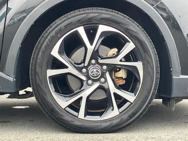 トヨタ Ｃ－ＨＲ G 静岡県 2018(平30)年 3.2万km ブラックマイカ エンジンスタートボタン/パワーウィンドウ/パワーステアリング/アイドリングストップ/スマートキー/スペアキー/オートエアコン/クルーズコントロール/純正ETC/バックカメラ/7インチメモリナビ（CD.DVD.BT.フルセグ）/ドライブレコーダー/フロアマット/D席N席シートヒーター/純正18インチアルミホイール/ABS/横滑り防止装置/コーナーセンサー前後/レーンキープアシスト/オートライト/W+サイドエアバック/衝突軽減システム/カーテンエアバック
