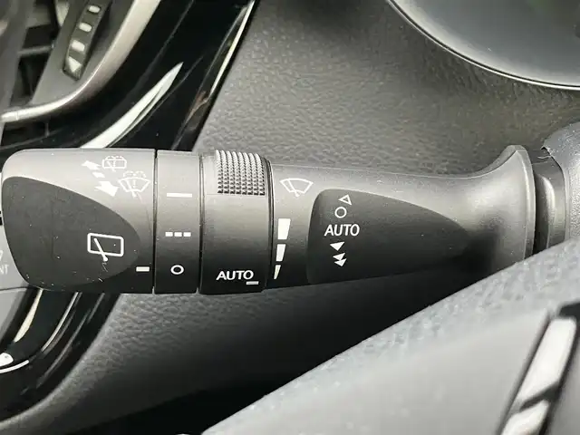 トヨタ Ｃ－ＨＲ G 静岡県 2018(平30)年 3.2万km ブラックマイカ エンジンスタートボタン/パワーウィンドウ/パワーステアリング/アイドリングストップ/スマートキー/スペアキー/オートエアコン/クルーズコントロール/純正ETC/バックカメラ/7インチメモリナビ（CD.DVD.BT.フルセグ）/ドライブレコーダー/フロアマット/D席N席シートヒーター/純正18インチアルミホイール/ABS/横滑り防止装置/コーナーセンサー前後/レーンキープアシスト/オートライト/W+サイドエアバック/衝突軽減システム/カーテンエアバック