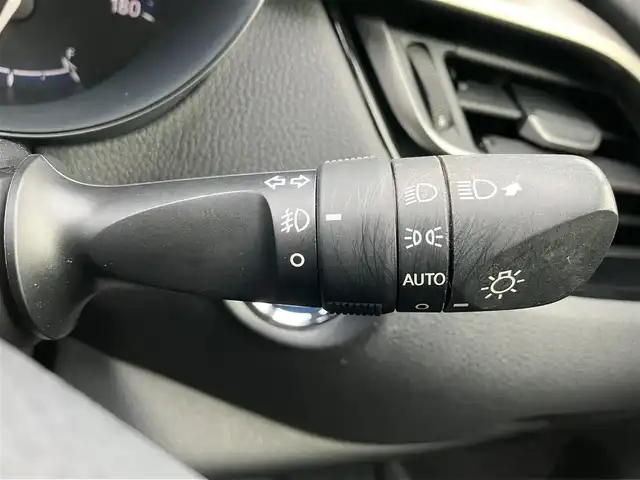 トヨタ Ｃ－ＨＲ G 静岡県 2018(平30)年 3.2万km ブラックマイカ エンジンスタートボタン/パワーウィンドウ/パワーステアリング/アイドリングストップ/スマートキー/スペアキー/オートエアコン/クルーズコントロール/純正ETC/バックカメラ/7インチメモリナビ（CD.DVD.BT.フルセグ）/ドライブレコーダー/フロアマット/D席N席シートヒーター/純正18インチアルミホイール/ABS/横滑り防止装置/コーナーセンサー前後/レーンキープアシスト/オートライト/W+サイドエアバック/衝突軽減システム/カーテンエアバック