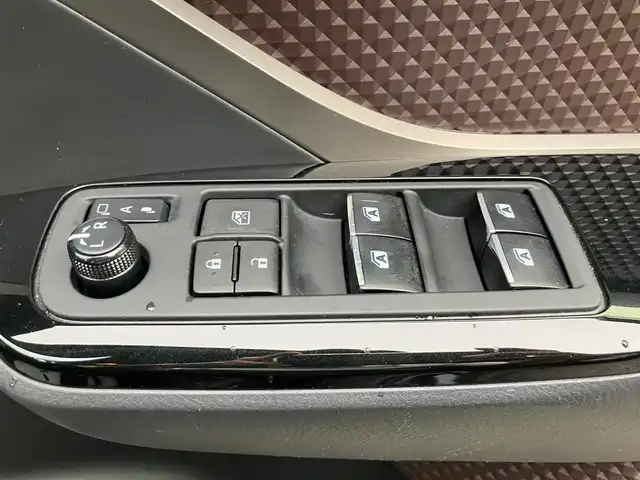 トヨタ Ｃ－ＨＲ G 静岡県 2018(平30)年 3.2万km ブラックマイカ エンジンスタートボタン/パワーウィンドウ/パワーステアリング/アイドリングストップ/スマートキー/スペアキー/オートエアコン/クルーズコントロール/純正ETC/バックカメラ/7インチメモリナビ（CD.DVD.BT.フルセグ）/ドライブレコーダー/フロアマット/D席N席シートヒーター/純正18インチアルミホイール/ABS/横滑り防止装置/コーナーセンサー前後/レーンキープアシスト/オートライト/W+サイドエアバック/衝突軽減システム/カーテンエアバック