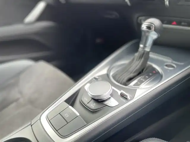 アウディ ＴＴクーペ 2．0 TFSI クワトロ 栃木県 2016(平28)年 3.6万km ブリリアントレッド Sラインパッケージ/アドバンストキー /バーチャルコックピット/ハーフレザーシート /パワーシート /フルセグTV/バックカメラ/ナビ/ETC/リヤパーキングエイド /パドルシフト/LEDヘッドライト/オートライト