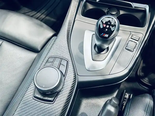 ＢＭＷ Ｍ２ 大阪府 2018(平30)年 5.8万km 黒 黒革/パワーシート/シートヒーター/Dシートメモリ/純正ナビ/TV/バックカメラ/純正19インチAW/LEDヘッドライト/クリアランスソナー/ETC/ドラレコ/レーダー探知機/クルコン/パドルシフト