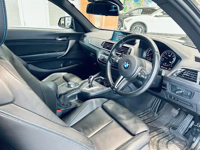 ＢＭＷ Ｍ２ 大阪府 2018(平30)年 5.8万km 黒 黒革/パワーシート/シートヒーター/Dシートメモリ/純正ナビ/TV/バックカメラ/純正19インチAW/LEDヘッドライト/クリアランスソナー/ETC/ドラレコ/レーダー探知機/クルコン/パドルシフト