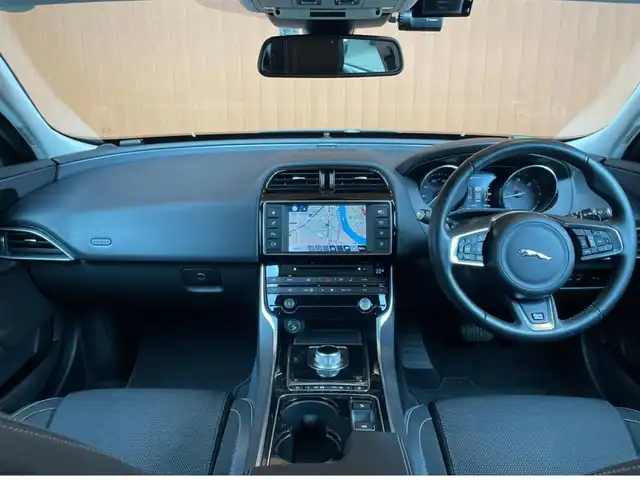 ジャガー ＸＥ XE R－スポーツ 愛知県 2016(平28)年 3.4万km グレーＭ Meridianサウンド /サンルーフ /純正ナビ /フルセグTV /CD/DVD/バックカメラ /黒ハーフレザー/シートヒーター /HIDライト/ACC /ブラインドスポット /レーンキープ /純正18インチブラックアルミ /ETC/スマートキー