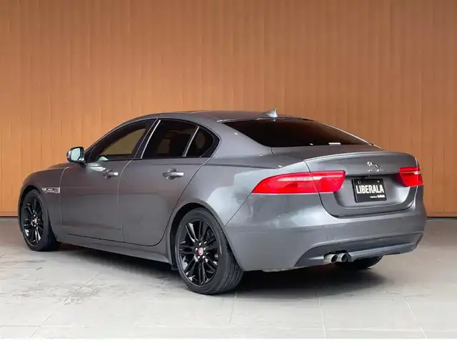 ジャガー ＸＥ XE R－スポーツ 愛知県 2016(平28)年 3.4万km グレーＭ Meridianサウンド /サンルーフ /純正ナビ /フルセグTV /CD/DVD/バックカメラ /黒ハーフレザー/シートヒーター /HIDライト/ACC /ブラインドスポット /レーンキープ /純正18インチブラックアルミ /ETC/スマートキー