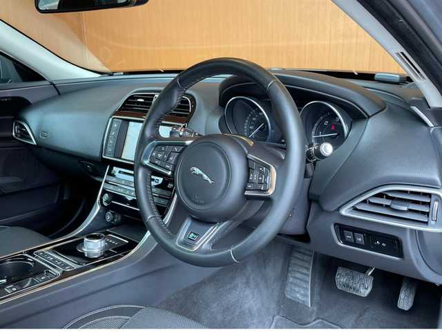 ジャガー ＸＥ XE R－スポーツ 愛知県 2016(平28)年 3.4万km グレーＭ Meridianサウンド /サンルーフ /純正ナビ /フルセグTV /CD/DVD/バックカメラ /黒ハーフレザー/シートヒーター /HIDライト/ACC /ブラインドスポット /レーンキープ /純正18インチブラックアルミ /ETC/スマートキー