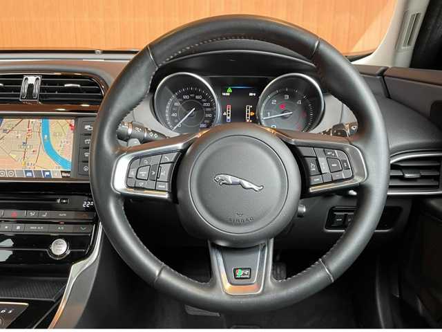 ジャガー ＸＥ XE R－スポーツ 愛知県 2016(平28)年 3.4万km グレーＭ Meridianサウンド /サンルーフ /純正ナビ /フルセグTV /CD/DVD/バックカメラ /黒ハーフレザー/シートヒーター /HIDライト/ACC /ブラインドスポット /レーンキープ /純正18インチブラックアルミ /ETC/スマートキー