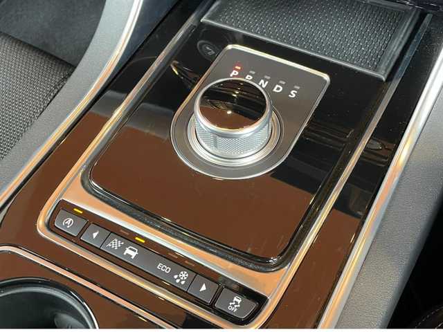 ジャガー ＸＥ XE R－スポーツ 愛知県 2016(平28)年 3.4万km グレーＭ Meridianサウンド /サンルーフ /純正ナビ /フルセグTV /CD/DVD/バックカメラ /黒ハーフレザー/シートヒーター /HIDライト/ACC /ブラインドスポット /レーンキープ /純正18インチブラックアルミ /ETC/スマートキー