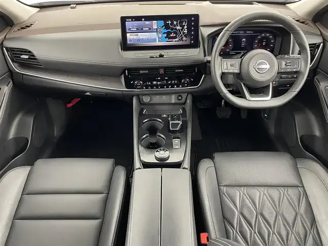 日産 エクストレイル G e－4ORCE 大阪府 2022(令4)年 3.4万km ブリリアントシルバー ワンオーナー/プロパイロット　/・LDW/・BSW/・BSI/・FCM/・踏み間違い防止/・駐車支援/・ハンドル支援/・オートクルーズコントロール/・ふらつき警報/アラウンドビューモニター　/純正ナビゲーション/【AM/FM/applecarplay/Bluetooth/フルセグ】/レザーシート　/ＥＴＣ　/エマージェンシーブレーキ　/ステアリングヒーター　/シートヒーター　/パワーシート　/電動リアゲート　/デジタルインナーミラー/ドライブレコーダー/ルーフレール　/プッシュスタート/スマートキー/LEDライト/オートライト/フォグライト/オートマッチクハイビーム/ステアリングスイッチ/革巻きステアリング/チルトステアリング/ドアバイザー/電動格納ウィンカーミラー