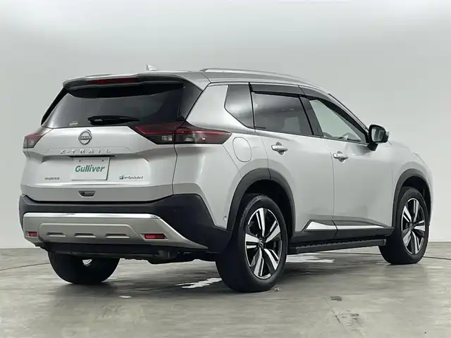 日産 エクストレイル G e－4ORCE 大阪府 2022(令4)年 3.4万km ブリリアントシルバー ワンオーナー/プロパイロット　/・LDW/・BSW/・BSI/・FCM/・踏み間違い防止/・駐車支援/・ハンドル支援/・オートクルーズコントロール/・ふらつき警報/アラウンドビューモニター　/純正ナビゲーション/【AM/FM/applecarplay/Bluetooth/フルセグ】/レザーシート　/ＥＴＣ　/エマージェンシーブレーキ　/ステアリングヒーター　/シートヒーター　/パワーシート　/電動リアゲート　/デジタルインナーミラー/ドライブレコーダー/ルーフレール　/プッシュスタート/スマートキー/LEDライト/オートライト/フォグライト/オートマッチクハイビーム/ステアリングスイッチ/革巻きステアリング/チルトステアリング/ドアバイザー/電動格納ウィンカーミラー