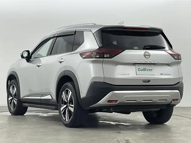 日産 エクストレイル G e－4ORCE 大阪府 2022(令4)年 3.4万km ブリリアントシルバー ワンオーナー/プロパイロット　/・LDW/・BSW/・BSI/・FCM/・踏み間違い防止/・駐車支援/・ハンドル支援/・オートクルーズコントロール/・ふらつき警報/アラウンドビューモニター　/純正ナビゲーション/【AM/FM/applecarplay/Bluetooth/フルセグ】/レザーシート　/ＥＴＣ　/エマージェンシーブレーキ　/ステアリングヒーター　/シートヒーター　/パワーシート　/電動リアゲート　/デジタルインナーミラー/ドライブレコーダー/ルーフレール　/プッシュスタート/スマートキー/LEDライト/オートライト/フォグライト/オートマッチクハイビーム/ステアリングスイッチ/革巻きステアリング/チルトステアリング/ドアバイザー/電動格納ウィンカーミラー