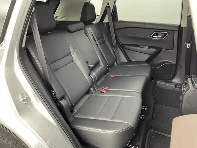 日産 エクストレイル G e－4ORCE 大阪府 2022(令4)年 3.4万km ブリリアントシルバー ワンオーナー/プロパイロット　/・LDW/・BSW/・BSI/・FCM/・踏み間違い防止/・駐車支援/・ハンドル支援/・オートクルーズコントロール/・ふらつき警報/アラウンドビューモニター　/純正ナビゲーション/【AM/FM/applecarplay/Bluetooth/フルセグ】/レザーシート　/ＥＴＣ　/エマージェンシーブレーキ　/ステアリングヒーター　/シートヒーター　/パワーシート　/電動リアゲート　/デジタルインナーミラー/ドライブレコーダー/ルーフレール　/プッシュスタート/スマートキー/LEDライト/オートライト/フォグライト/オートマッチクハイビーム/ステアリングスイッチ/革巻きステアリング/チルトステアリング/ドアバイザー/電動格納ウィンカーミラー
