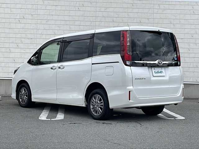 トヨタ エスクァイア Gi 山形県 2016(平28)年 6.2万km ホワイトパールクリスタルシャイン 禁煙車/Toyota Safety Sense C/・プリクラッシュセーフティ（PCS）/・レーンディパーチャーアラート（LDA）/・オートマチックハイビーム/・トラクションコントロールシステム（TCS）/クルーズコントロール/純正SDナビ/（フルセグ/AM/FM/SD/BT）/バックカメラ/両側パワースライド/アイドリングストップ/レザーシート/シートヒーター/LEDヘッドライト/フォグランプ/純正エンジンスターター/プッシュスタート/ナノイーエアコン/後席サンシェード