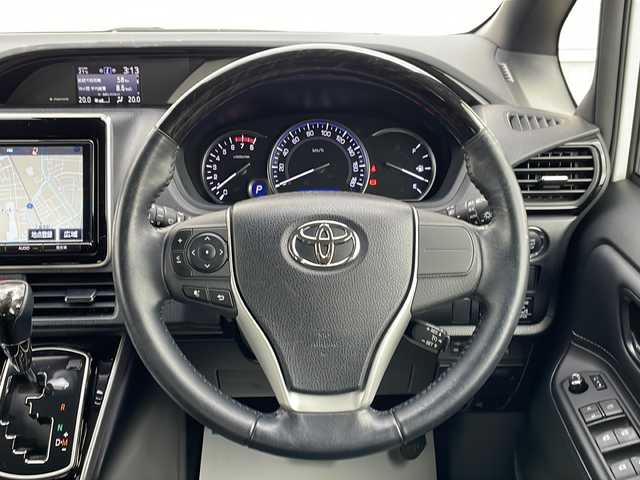 トヨタ エスクァイア Gi 山形県 2016(平28)年 6.2万km ホワイトパールクリスタルシャイン 禁煙車/Toyota Safety Sense C/・プリクラッシュセーフティ（PCS）/・レーンディパーチャーアラート（LDA）/・オートマチックハイビーム/・トラクションコントロールシステム（TCS）/クルーズコントロール/純正SDナビ/（フルセグ/AM/FM/SD/BT）/バックカメラ/両側パワースライド/アイドリングストップ/レザーシート/シートヒーター/LEDヘッドライト/フォグランプ/純正エンジンスターター/プッシュスタート/ナノイーエアコン/後席サンシェード