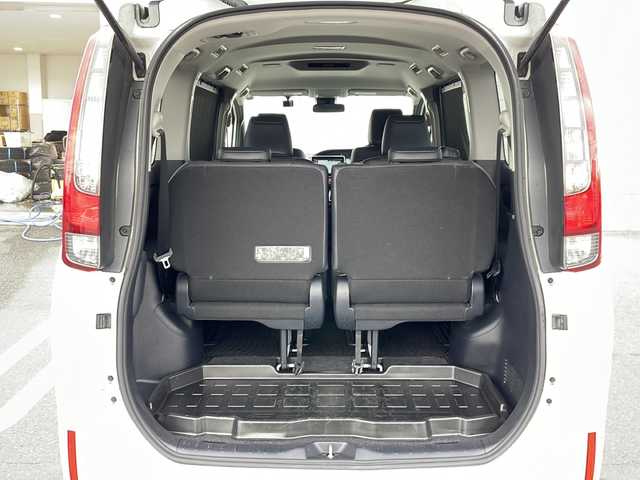 トヨタ エスクァイア Gi 山形県 2016(平28)年 6.2万km ホワイトパールクリスタルシャイン 禁煙車/Toyota Safety Sense C/・プリクラッシュセーフティ（PCS）/・レーンディパーチャーアラート（LDA）/・オートマチックハイビーム/・トラクションコントロールシステム（TCS）/クルーズコントロール/純正SDナビ/（フルセグ/AM/FM/SD/BT）/バックカメラ/両側パワースライド/アイドリングストップ/レザーシート/シートヒーター/LEDヘッドライト/フォグランプ/純正エンジンスターター/プッシュスタート/ナノイーエアコン/後席サンシェード