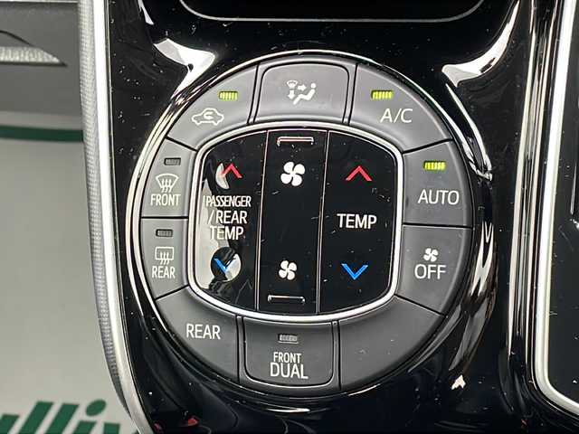 トヨタ エスクァイア Gi 山形県 2016(平28)年 6.2万km ホワイトパールクリスタルシャイン 禁煙車/Toyota Safety Sense C/・プリクラッシュセーフティ（PCS）/・レーンディパーチャーアラート（LDA）/・オートマチックハイビーム/・トラクションコントロールシステム（TCS）/クルーズコントロール/純正SDナビ/（フルセグ/AM/FM/SD/BT）/バックカメラ/両側パワースライド/アイドリングストップ/レザーシート/シートヒーター/LEDヘッドライト/フォグランプ/純正エンジンスターター/プッシュスタート/ナノイーエアコン/後席サンシェード