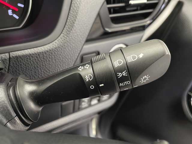 トヨタ ヴォクシー ZS 煌 長野県 2018(平30)年 4.9万km ホワイトパールクリスタルシャイン 純正ナビ　NSZT-W66T/（フルセグ/Bluetooth/CD)/バックカメラ/ビルトインETC/前方ドラレコ/衝突軽減ブレーキ/車線逸脱防止/クルーズコントロール/車線逸脱防止/両側電動スライドドア/アイドリングストップ/LEDヘッドライト/ステアリングスイッチ/二列目サンシェード/ドアバイザー/スマートキー
