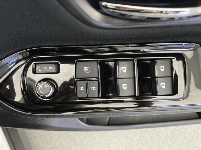 トヨタ ヴォクシー ZS 煌 長野県 2018(平30)年 4.9万km ホワイトパールクリスタルシャイン 純正ナビ　NSZT-W66T/（フルセグ/Bluetooth/CD)/バックカメラ/ビルトインETC/前方ドラレコ/衝突軽減ブレーキ/車線逸脱防止/クルーズコントロール/車線逸脱防止/両側電動スライドドア/アイドリングストップ/LEDヘッドライト/ステアリングスイッチ/二列目サンシェード/ドアバイザー/スマートキー