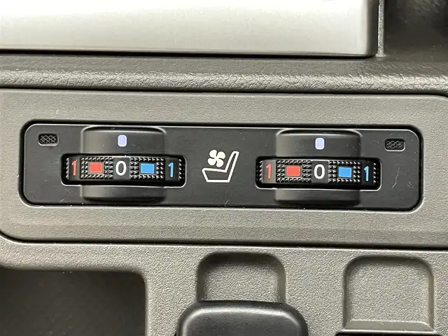 トヨタ ランドクルーザー プラド TX Lパッケージ マットブラED 愛知県 2023(令5)年 2万km ホワイトパールクリスタルシャイン 純正９型ＤＡナビ　ムーンルーフ　全方位カメラ　ベンチレーション　ＥＴＣ２．０　ドラレコ　シートヒーター　セーフティセンス　衝突軽減　追従クルコン　ＬＥＤオートライト　ＢＳＭ　ベージュ革　フォグランプ