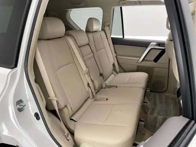 トヨタ ランドクルーザー プラド TX Lパッケージ マットブラED 愛知県 2023(令5)年 2万km ホワイトパールクリスタルシャイン 純正９型ＤＡナビ　ムーンルーフ　全方位カメラ　ベンチレーション　ＥＴＣ２．０　ドラレコ　シートヒーター　セーフティセンス　衝突軽減　追従クルコン　ＬＥＤオートライト　ＢＳＭ　ベージュ革　フォグランプ