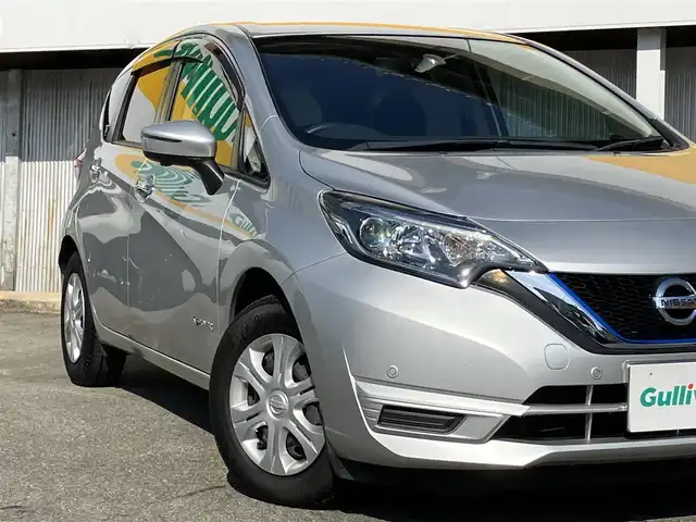 日産 ノート e－パワー X 三重県 2018(平30)年 2.4万km ブリリアントシルバー ♪ワンオーナー/♪走行23724km/♪車検 令和9年6月28日迄/エマージェンシーブレーキ/LDW(車線逸脱警報)/デジタルインナーミラー/インテリジェントキー/プッシュスタート/ドライブレコーダー/純正ナビ/・USB・AUX・CD・SD録音/・DVD再生/・Bluetoothオーディオ/バックカメラ/アラウンドビューモニター/LEDヘッドライト/オートライト/ウィンカーミラー/オートリトラクタブルミラー/プライバシーガラス/フロアマット/ドアバイザー/ステアリングスイッチ/ETC