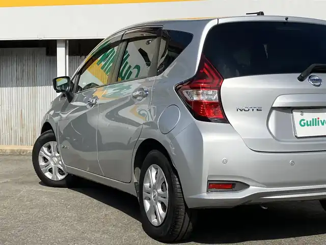 日産 ノート e－パワー X 三重県 2018(平30)年 2.4万km ブリリアントシルバー ♪ワンオーナー/♪走行23724km/♪車検 令和9年6月28日迄/エマージェンシーブレーキ/LDW(車線逸脱警報)/デジタルインナーミラー/インテリジェントキー/プッシュスタート/ドライブレコーダー/純正ナビ/・USB・AUX・CD・SD録音/・DVD再生/・Bluetoothオーディオ/バックカメラ/アラウンドビューモニター/LEDヘッドライト/オートライト/ウィンカーミラー/オートリトラクタブルミラー/プライバシーガラス/フロアマット/ドアバイザー/ステアリングスイッチ/ETC