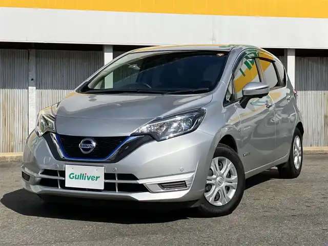 日産 ノート e－パワー X 三重県 2018(平30)年 2.4万km ブリリアントシルバー ♪ワンオーナー/♪走行23724km/♪車検 令和9年6月28日迄/エマージェンシーブレーキ/LDW(車線逸脱警報)/デジタルインナーミラー/インテリジェントキー/プッシュスタート/ドライブレコーダー/純正ナビ/・USB・AUX・CD・SD録音/・DVD再生/・Bluetoothオーディオ/バックカメラ/アラウンドビューモニター/LEDヘッドライト/オートライト/ウィンカーミラー/オートリトラクタブルミラー/プライバシーガラス/フロアマット/ドアバイザー/ステアリングスイッチ/ETC