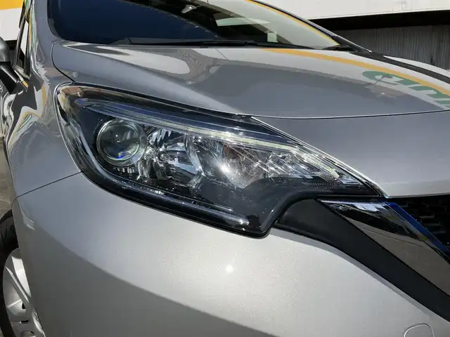 日産 ノート e－パワー X 三重県 2018(平30)年 2.4万km ブリリアントシルバー ♪ワンオーナー/♪走行23724km/♪車検 令和9年6月28日迄/エマージェンシーブレーキ/LDW(車線逸脱警報)/デジタルインナーミラー/インテリジェントキー/プッシュスタート/ドライブレコーダー/純正ナビ/・USB・AUX・CD・SD録音/・DVD再生/・Bluetoothオーディオ/バックカメラ/アラウンドビューモニター/LEDヘッドライト/オートライト/ウィンカーミラー/オートリトラクタブルミラー/プライバシーガラス/フロアマット/ドアバイザー/ステアリングスイッチ/ETC