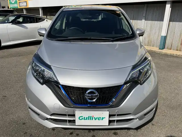 日産 ノート e－パワー X 三重県 2018(平30)年 2.4万km ブリリアントシルバー ♪ワンオーナー/♪走行23724km/♪車検 令和9年6月28日迄/エマージェンシーブレーキ/LDW(車線逸脱警報)/デジタルインナーミラー/インテリジェントキー/プッシュスタート/ドライブレコーダー/純正ナビ/・USB・AUX・CD・SD録音/・DVD再生/・Bluetoothオーディオ/バックカメラ/アラウンドビューモニター/LEDヘッドライト/オートライト/ウィンカーミラー/オートリトラクタブルミラー/プライバシーガラス/フロアマット/ドアバイザー/ステアリングスイッチ/ETC