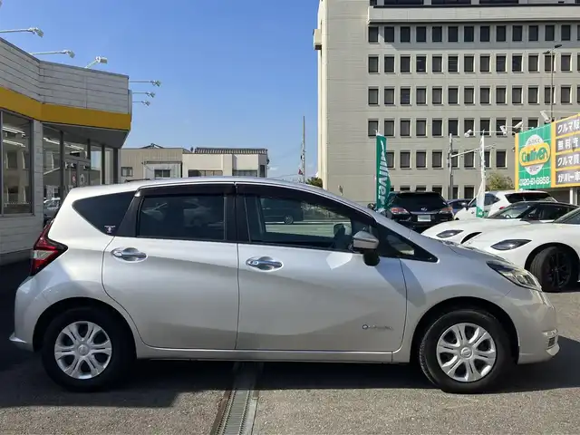 日産 ノート e－パワー X 三重県 2018(平30)年 2.4万km ブリリアントシルバー ♪ワンオーナー/♪走行23724km/♪車検 令和9年6月28日迄/エマージェンシーブレーキ/LDW(車線逸脱警報)/デジタルインナーミラー/インテリジェントキー/プッシュスタート/ドライブレコーダー/純正ナビ/・USB・AUX・CD・SD録音/・DVD再生/・Bluetoothオーディオ/バックカメラ/アラウンドビューモニター/LEDヘッドライト/オートライト/ウィンカーミラー/オートリトラクタブルミラー/プライバシーガラス/フロアマット/ドアバイザー/ステアリングスイッチ/ETC