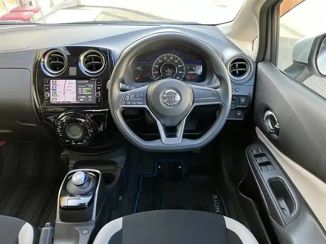 日産 ノート e－パワー X 三重県 2018(平30)年 2.4万km ブリリアントシルバー ♪ワンオーナー/♪走行23724km/♪車検 令和9年6月28日迄/エマージェンシーブレーキ/LDW(車線逸脱警報)/デジタルインナーミラー/インテリジェントキー/プッシュスタート/ドライブレコーダー/純正ナビ/・USB・AUX・CD・SD録音/・DVD再生/・Bluetoothオーディオ/バックカメラ/アラウンドビューモニター/LEDヘッドライト/オートライト/ウィンカーミラー/オートリトラクタブルミラー/プライバシーガラス/フロアマット/ドアバイザー/ステアリングスイッチ/ETC