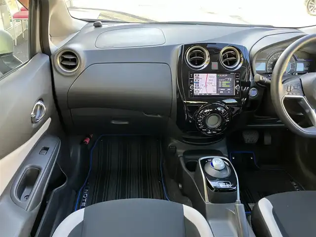 日産 ノート e－パワー X 三重県 2018(平30)年 2.4万km ブリリアントシルバー ♪ワンオーナー/♪走行23724km/♪車検 令和9年6月28日迄/エマージェンシーブレーキ/LDW(車線逸脱警報)/デジタルインナーミラー/インテリジェントキー/プッシュスタート/ドライブレコーダー/純正ナビ/・USB・AUX・CD・SD録音/・DVD再生/・Bluetoothオーディオ/バックカメラ/アラウンドビューモニター/LEDヘッドライト/オートライト/ウィンカーミラー/オートリトラクタブルミラー/プライバシーガラス/フロアマット/ドアバイザー/ステアリングスイッチ/ETC