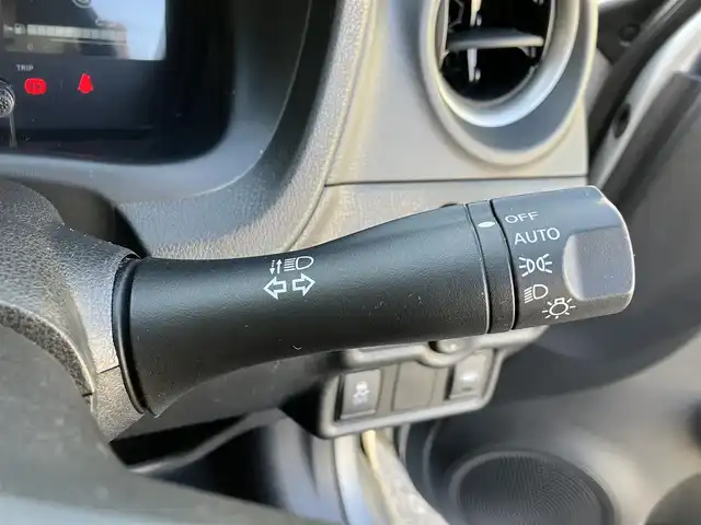 日産 ノート e－パワー X 三重県 2018(平30)年 2.4万km ブリリアントシルバー ♪ワンオーナー/♪走行23724km/♪車検 令和9年6月28日迄/エマージェンシーブレーキ/LDW(車線逸脱警報)/デジタルインナーミラー/インテリジェントキー/プッシュスタート/ドライブレコーダー/純正ナビ/・USB・AUX・CD・SD録音/・DVD再生/・Bluetoothオーディオ/バックカメラ/アラウンドビューモニター/LEDヘッドライト/オートライト/ウィンカーミラー/オートリトラクタブルミラー/プライバシーガラス/フロアマット/ドアバイザー/ステアリングスイッチ/ETC