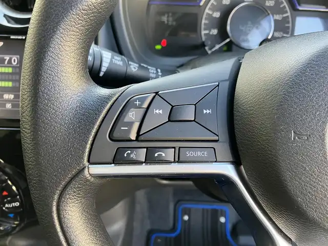 日産 ノート e－パワー X 三重県 2018(平30)年 2.4万km ブリリアントシルバー ♪ワンオーナー/♪走行23724km/♪車検 令和9年6月28日迄/エマージェンシーブレーキ/LDW(車線逸脱警報)/デジタルインナーミラー/インテリジェントキー/プッシュスタート/ドライブレコーダー/純正ナビ/・USB・AUX・CD・SD録音/・DVD再生/・Bluetoothオーディオ/バックカメラ/アラウンドビューモニター/LEDヘッドライト/オートライト/ウィンカーミラー/オートリトラクタブルミラー/プライバシーガラス/フロアマット/ドアバイザー/ステアリングスイッチ/ETC