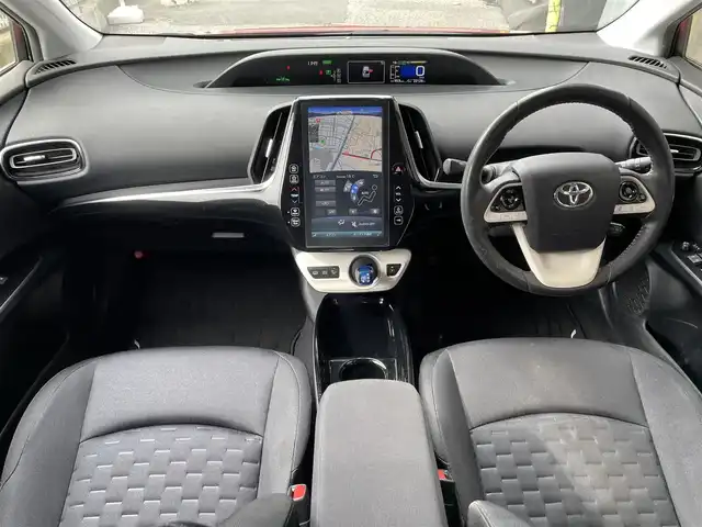 トヨタ プリウス ＰＨＶ A 千葉県 2017(平29)年 2.3万km エモーショナルレッド 純正11.6型縦型ナビ、フルセグTV/バックカメラ/トヨタセーフティセンス/純正LEDヘッドライト&LEDフォグ/純正15インチアルミホイール/ウィンカードアミラー/ステアリングヒーター/アダプティブクルーズコントロール/ブラインドスポットモニター/前席シートヒーター/オートライト/横滑り防止機能/ビルトインETC/充電器ケーブル付き/新車整備手帳/取扱説明書/スペアキー