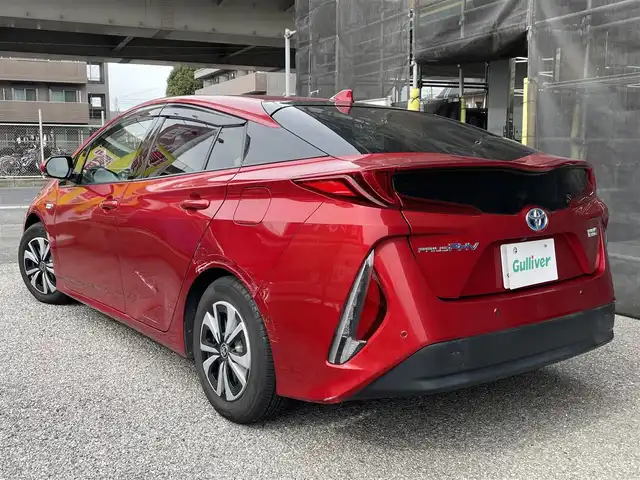 トヨタ プリウス ＰＨＶ A 千葉県 2017(平29)年 2.3万km エモーショナルレッド 純正11.6型縦型ナビ、フルセグTV/バックカメラ/トヨタセーフティセンス/純正LEDヘッドライト&LEDフォグ/純正15インチアルミホイール/ウィンカードアミラー/ステアリングヒーター/アダプティブクルーズコントロール/ブラインドスポットモニター/前席シートヒーター/オートライト/横滑り防止機能/ビルトインETC/充電器ケーブル付き/新車整備手帳/取扱説明書/スペアキー