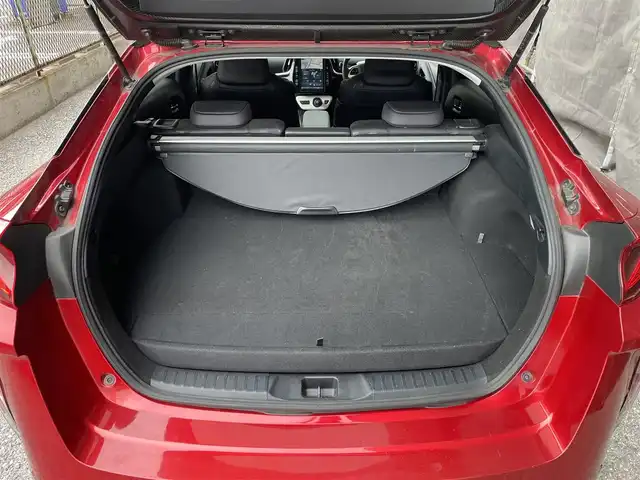 トヨタ プリウス ＰＨＶ A 千葉県 2017(平29)年 2.3万km エモーショナルレッド 純正11.6型縦型ナビ、フルセグTV/バックカメラ/トヨタセーフティセンス/純正LEDヘッドライト&LEDフォグ/純正15インチアルミホイール/ウィンカードアミラー/ステアリングヒーター/アダプティブクルーズコントロール/ブラインドスポットモニター/前席シートヒーター/オートライト/横滑り防止機能/ビルトインETC/充電器ケーブル付き/新車整備手帳/取扱説明書/スペアキー