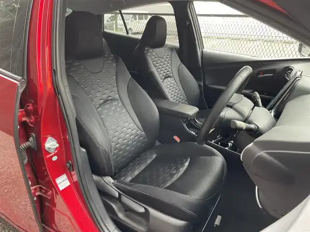 トヨタ プリウス ＰＨＶ A 千葉県 2017(平29)年 2.3万km エモーショナルレッド 純正11.6型縦型ナビ、フルセグTV/バックカメラ/トヨタセーフティセンス/純正LEDヘッドライト&LEDフォグ/純正15インチアルミホイール/ウィンカードアミラー/ステアリングヒーター/アダプティブクルーズコントロール/ブラインドスポットモニター/前席シートヒーター/オートライト/横滑り防止機能/ビルトインETC/充電器ケーブル付き/新車整備手帳/取扱説明書/スペアキー